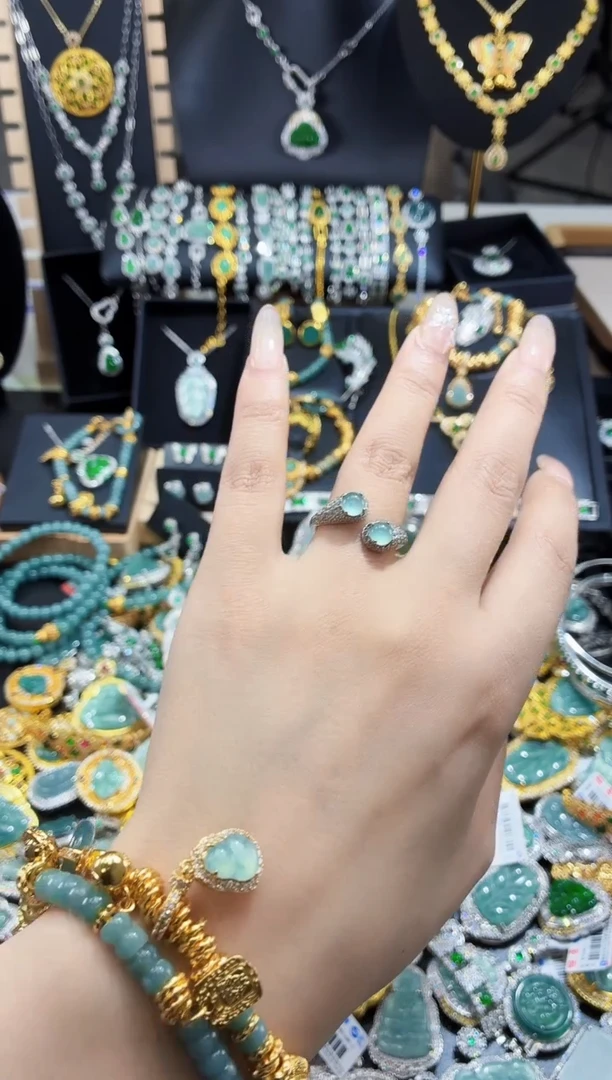 翡翠未镶嵌吊坠(不含链)天然翡翠a货 多样性发其一