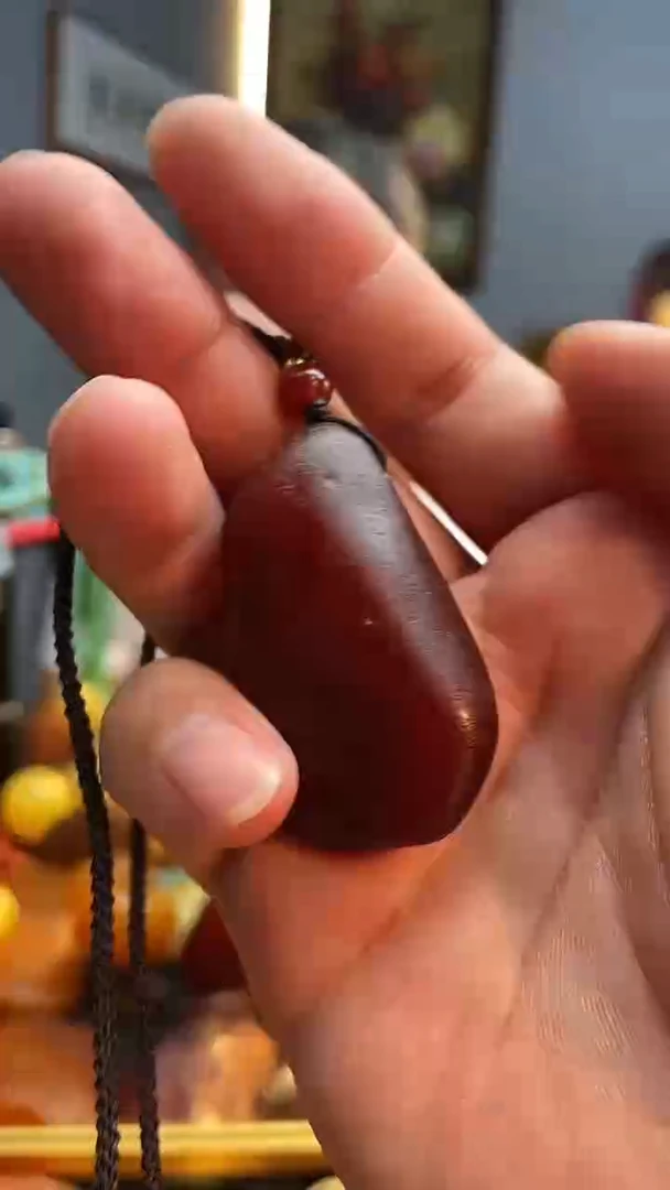 未镶嵌颈饰琥珀吊坠