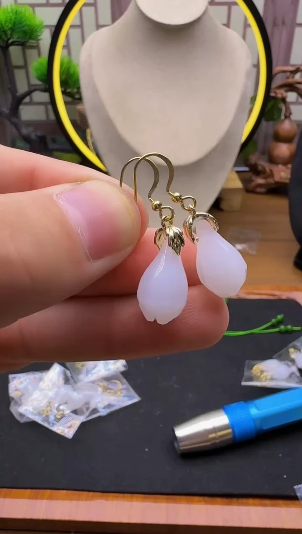 14K金镶嵌和田玉耳饰E162