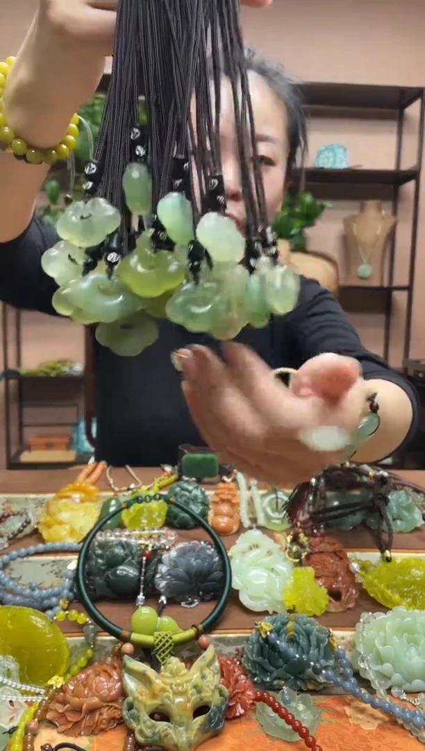 未镶嵌岫玉吊坠多样性发货发其中之一