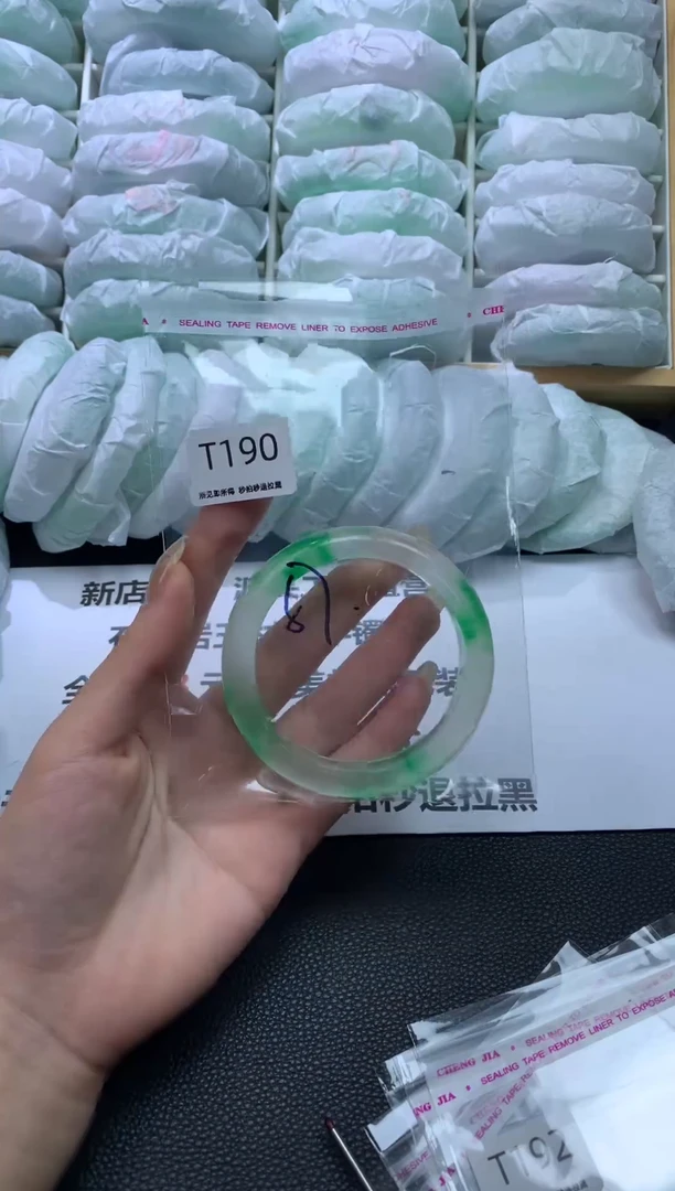 未镶嵌手镯石英质玉190