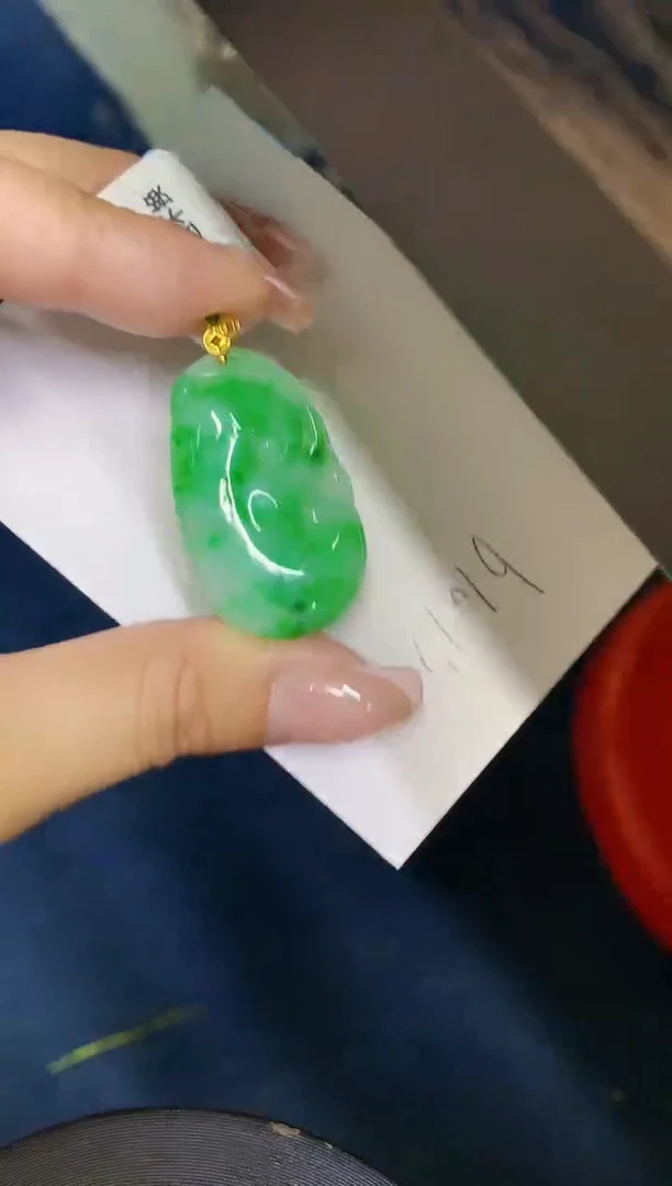 翡翠18K金镶嵌颈饰缅甸天然翡翠A货