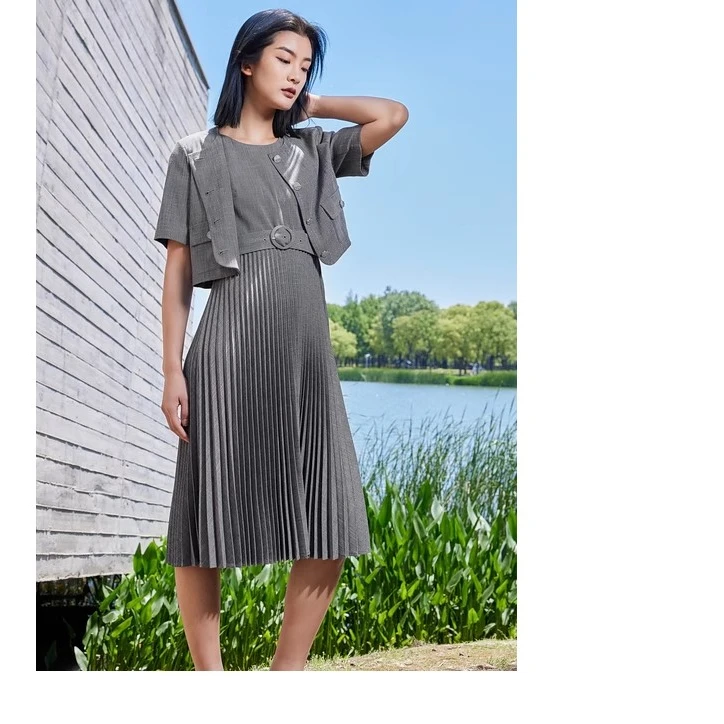 velwin蔚雯春秋新款通勤OL气质时尚圆领短款外套女MGWW537A01