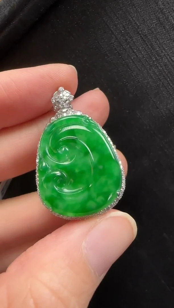 颈饰18K金镶嵌翡翠305如意一个