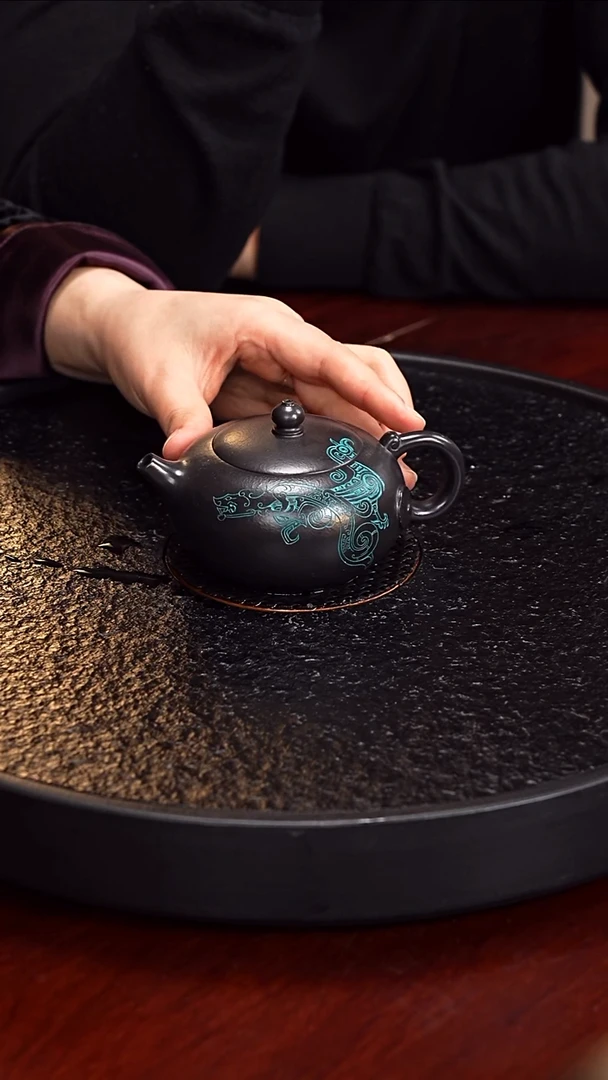 茶壶紫砂锡山俞传 如意祥云56 大红袍捂灰烧 200毫升