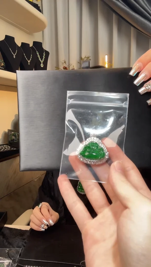 翡翠未镶嵌颈饰佛公吊坠