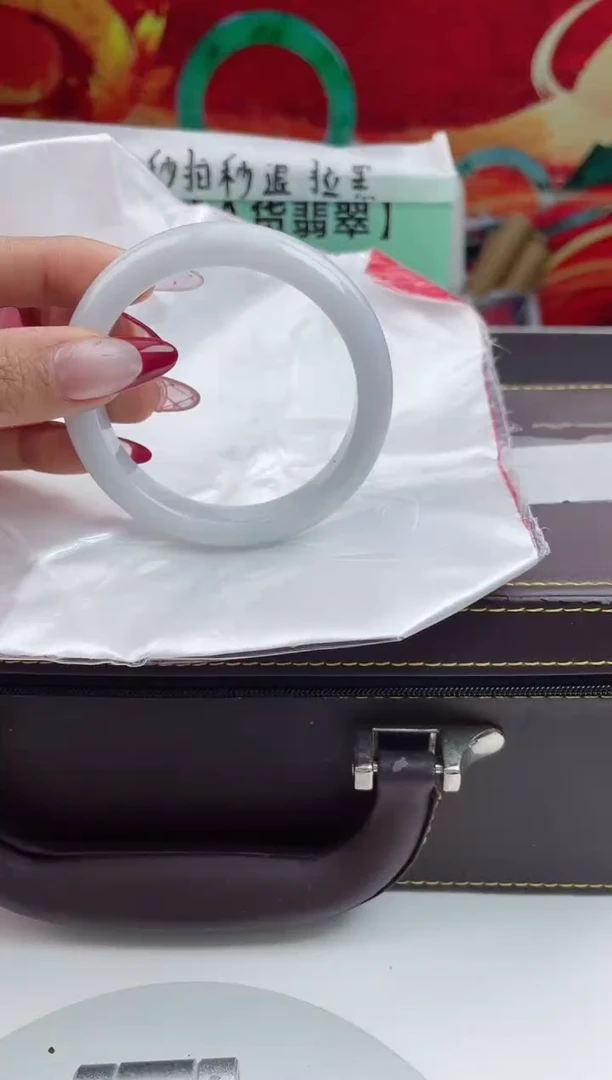 【闪购商品】翡翠手镯未镶嵌8翡翠手镯（微瑕）