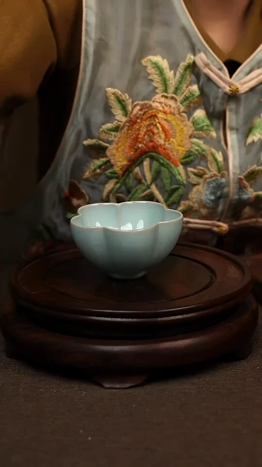 瓷片天青色梅花杯80ml微瑕不带礼盒