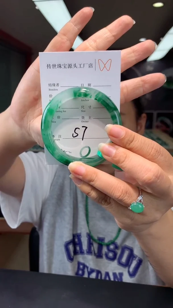 【闪购商品】石英质玉手镯未镶嵌57