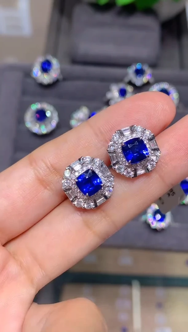 耳钉蓝宝石18K金镶嵌2.38CT