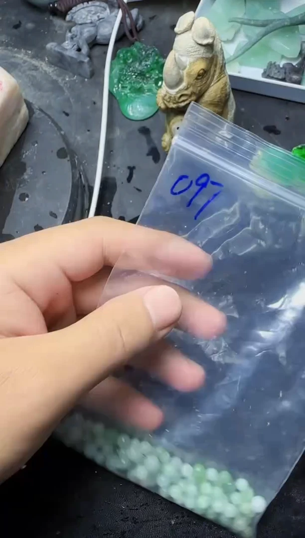 【闪购商品】翡翠挂件未镶嵌032翡翠