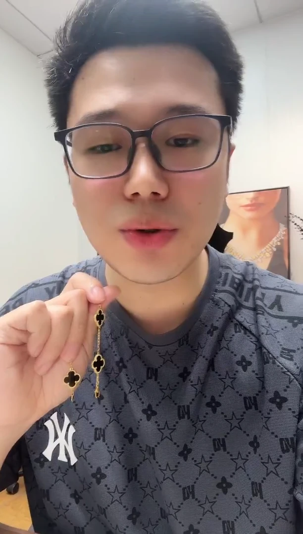 18K金镶嵌手链玛瑙/玉髓我**鱼黑色k黄，五花手链