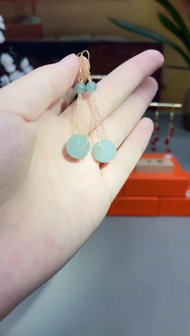 未镶嵌石英质玉（天山翠）耳钉716