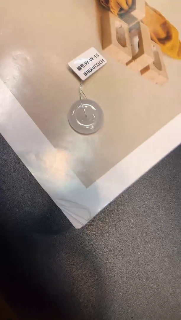 颈饰未镶嵌翡翠平安扣