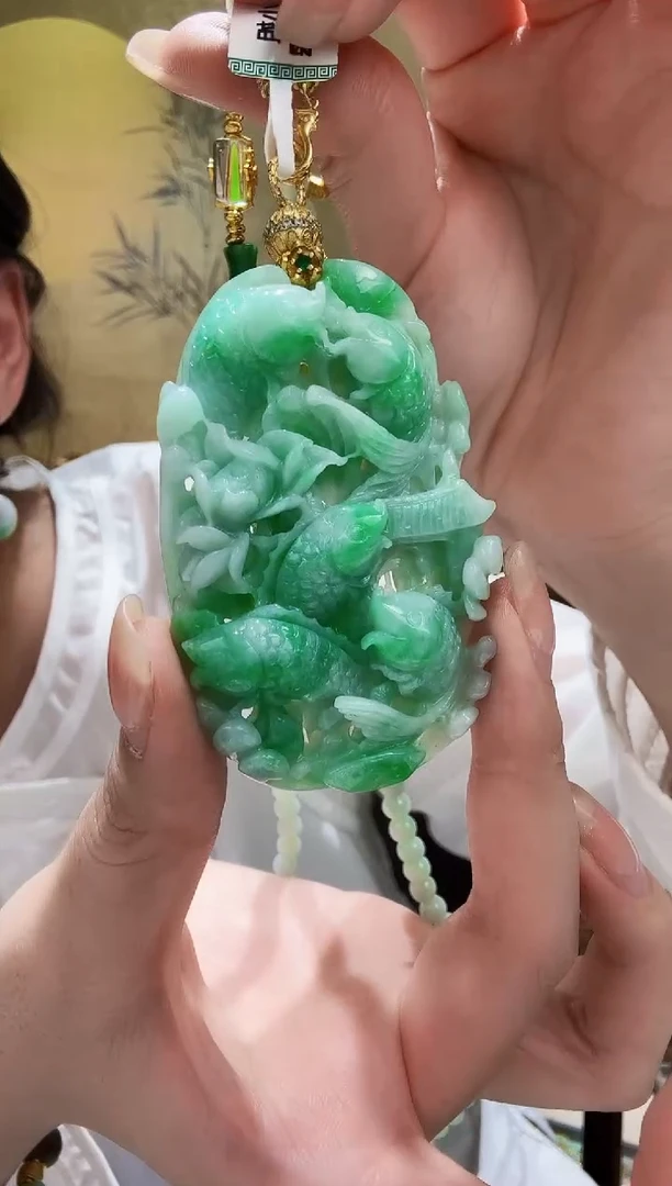 颈饰未镶嵌翡翠吊坠