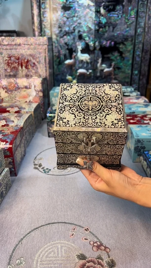黑底寿·弘贝雅螺钿漆器文化馆