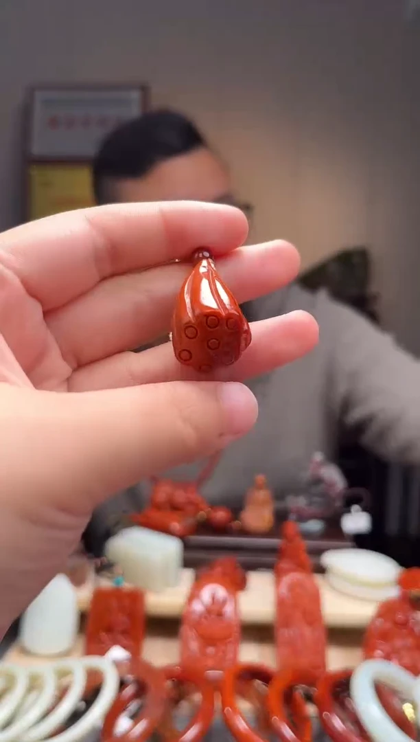 颈饰未镶嵌南红玛瑙吊坠