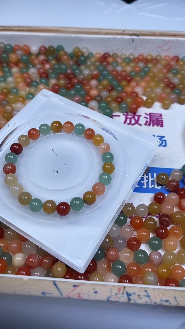 未镶嵌散珠石英质玉B410 三彩金丝玉（带绿）8mm30颗6.8元