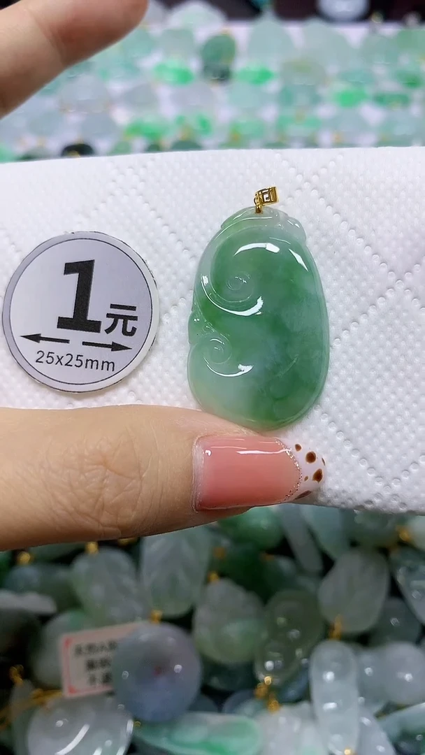 颈饰18K金镶嵌翡翠天然翡翠A货