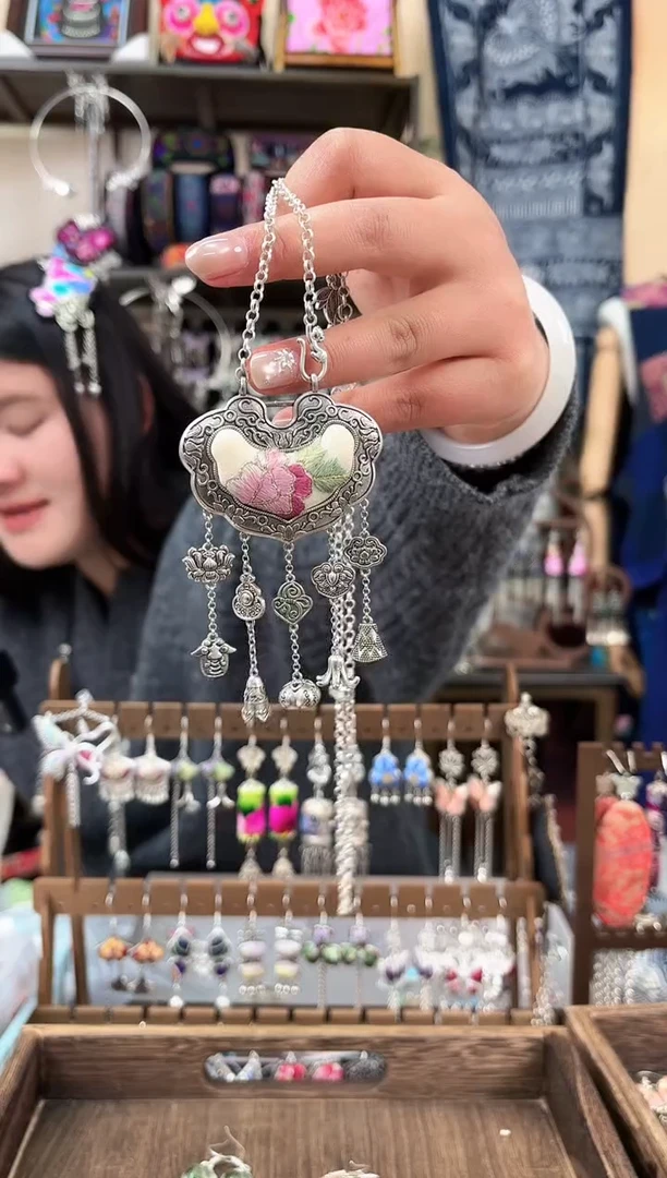 织绣民族风非遗老绣苗银饰品868