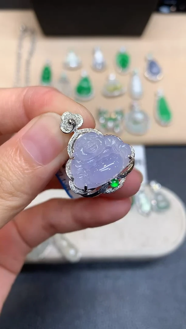 颈饰18K金镶嵌翡翠佛公【无服务费