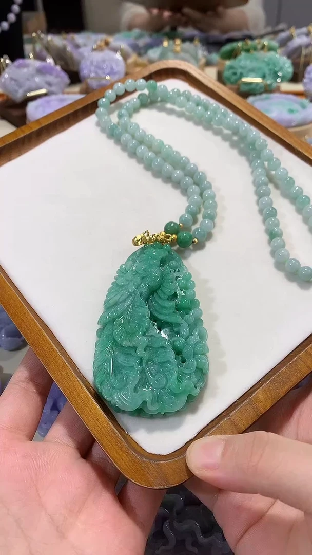 颈饰未镶嵌翡翠吊坠