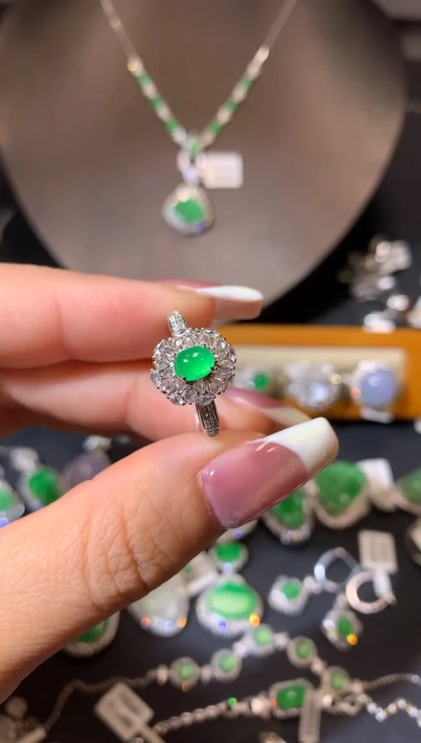 【闪购商品】翡翠吊坠(不含链)18K金镶嵌戒指