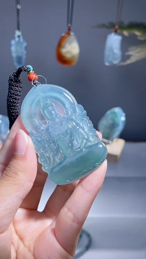 颈饰未镶嵌翡翠观音