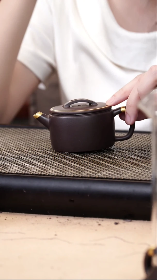 茶壶紫砂四号井茄皮紫泥描金新品汉瓦130cc