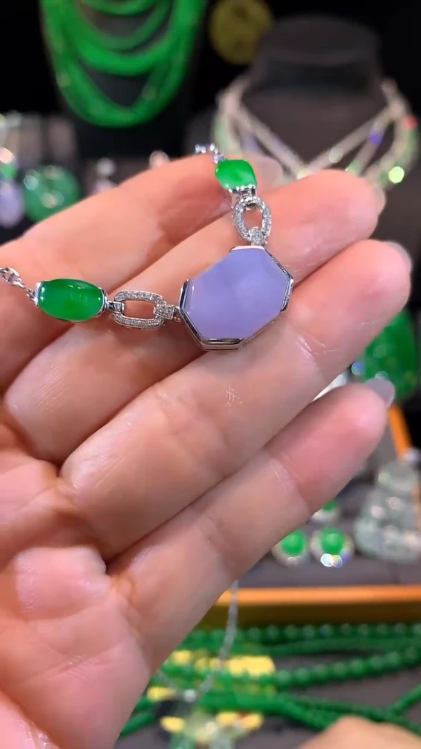 颈饰18K金镶嵌翡翠项链