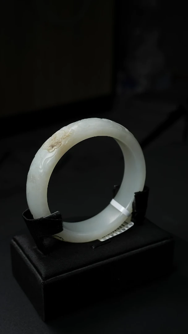 未镶嵌手镯和田玉和田玉白玉雕刻《牡丹花》手镯