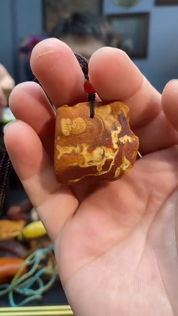 琥珀颈饰未镶嵌吊坠