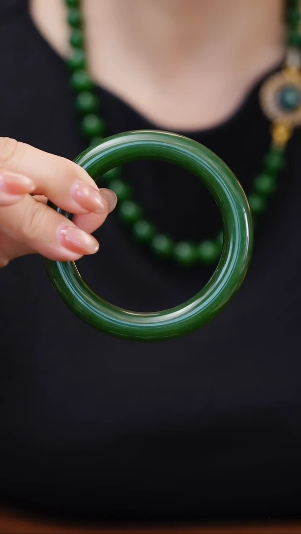 未镶嵌手镯和田玉（碧玉）和田玉俄七辣阳绿起荧光圆条 54圈