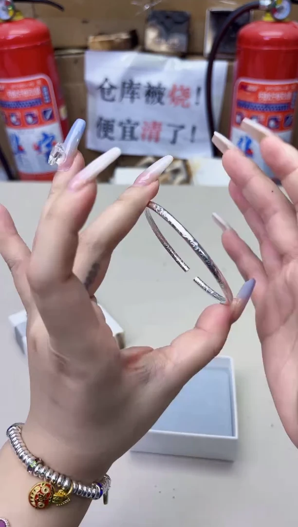 金属银色饰品YS11111111110365