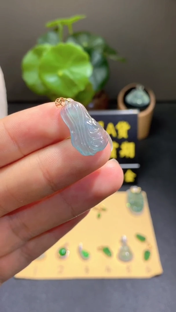 颈饰18K金镶嵌翡翠翡翠A货
