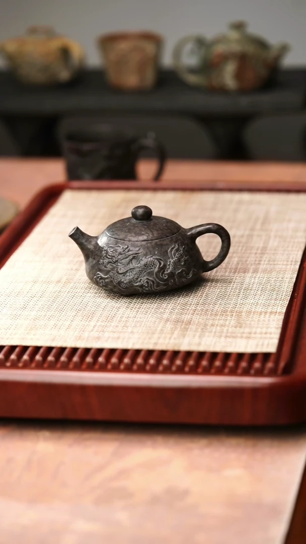 庄惠东老师作品冰碛岩重工雕刻双龙石瓢壶