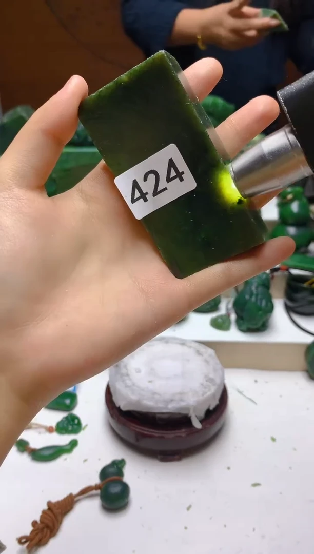 未镶嵌和田玉（碧玉）珠宝半成品0
