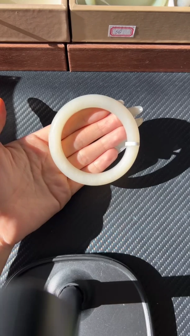 未镶嵌手镯和田玉黑山微色差59+是