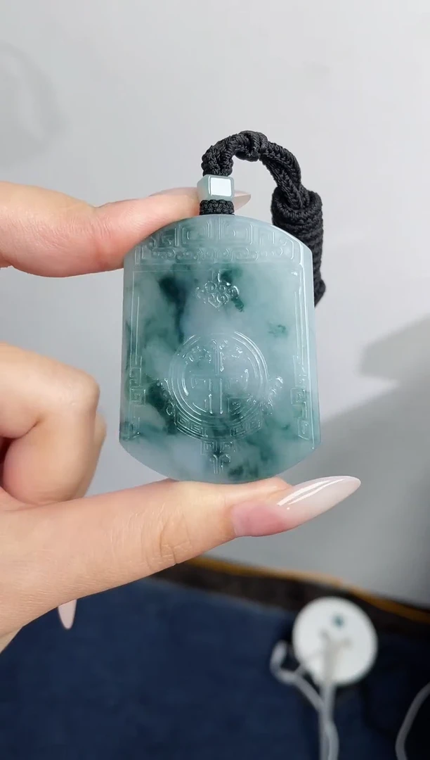 翡翠未镶嵌颈饰无事牌