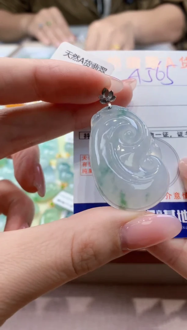 颈饰18K金镶嵌翡翠天然缅甸a货翡翠