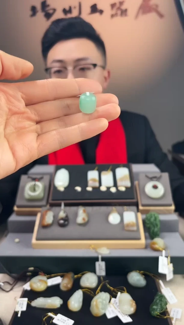 【闪购商品】石英质玉颈饰未镶嵌路路通