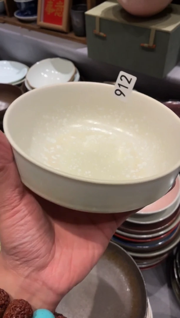 瓷片º**?912 微瑕白凌霄直身碗1个