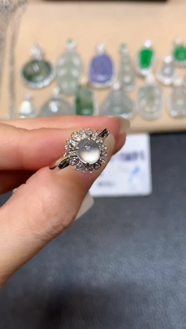 18K金镶嵌戒指翡翠蛋面【无服务费