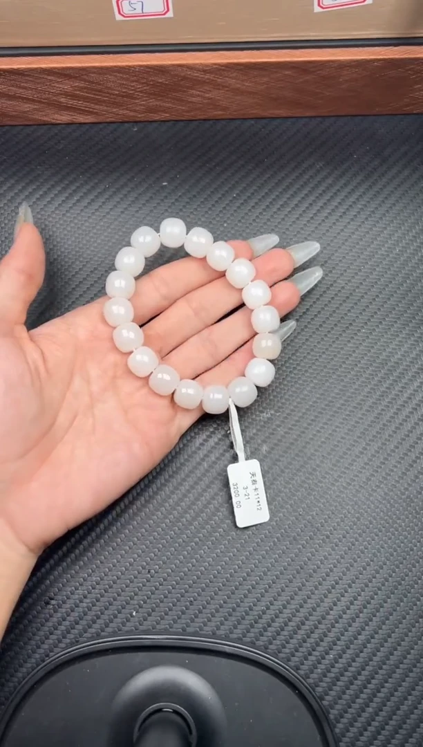 未镶嵌手串和田玉天泰微色差卡12手串