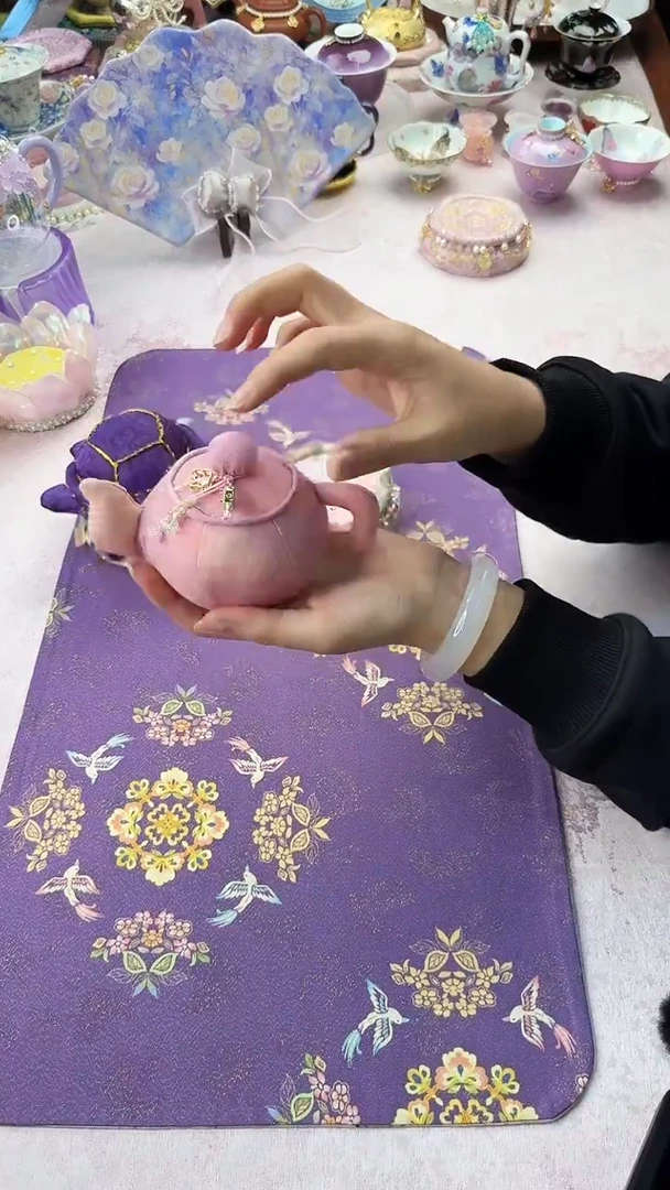 74粉色手作小茶壶