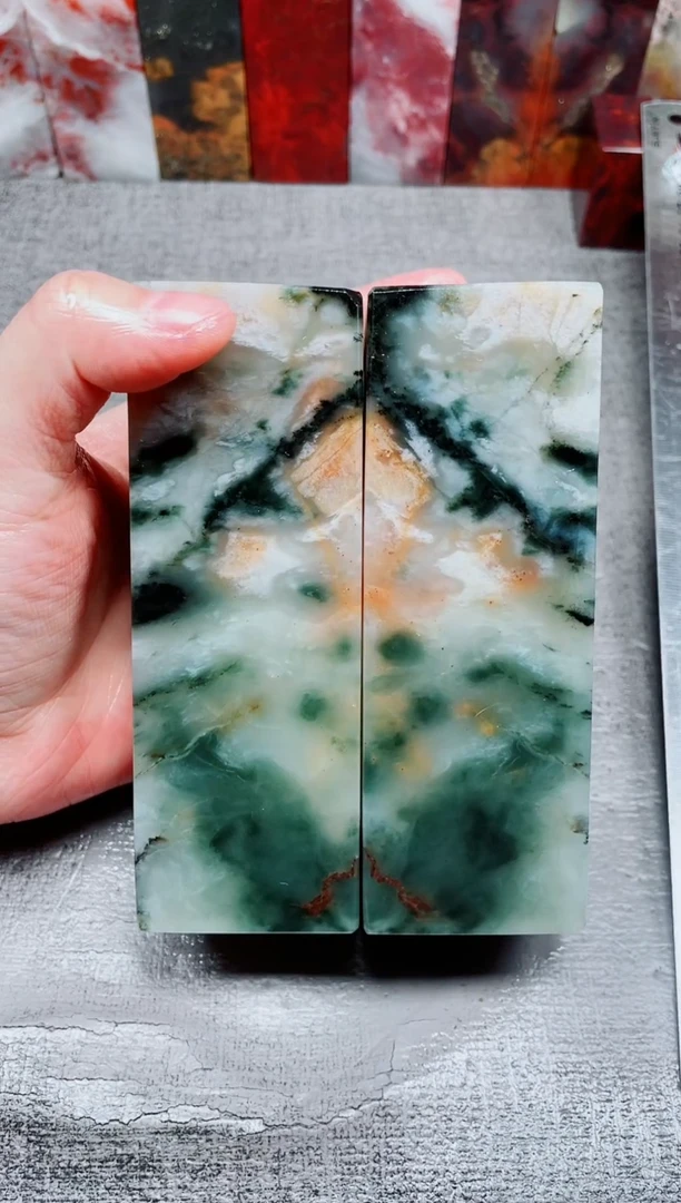 玉桂林鸡血玉素章贵妃绿对章29