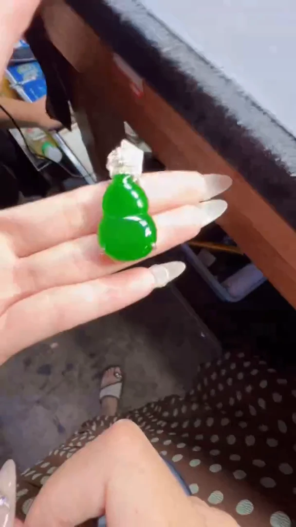 未镶嵌定制翡翠翡翠A货有轻微色差属于正常现象，葫芦多样性发货1