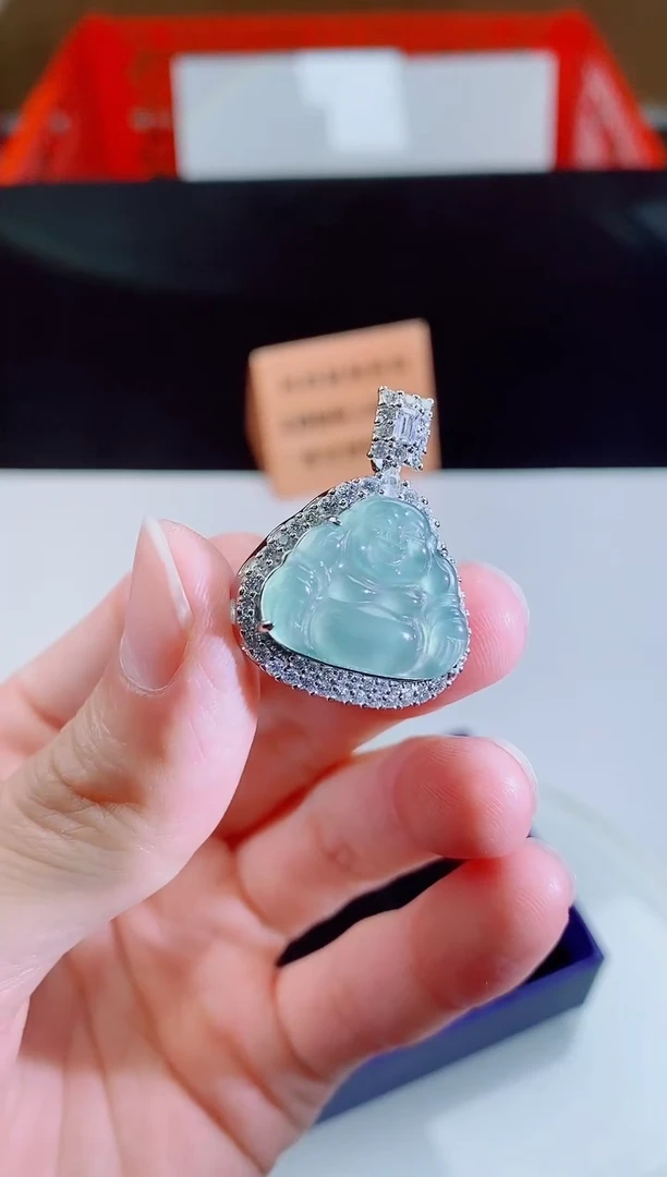 颈饰未镶嵌翡翠     ·