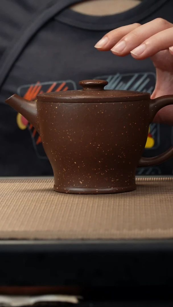 茶壶紫砂紫泥铺砂卡盖300cc