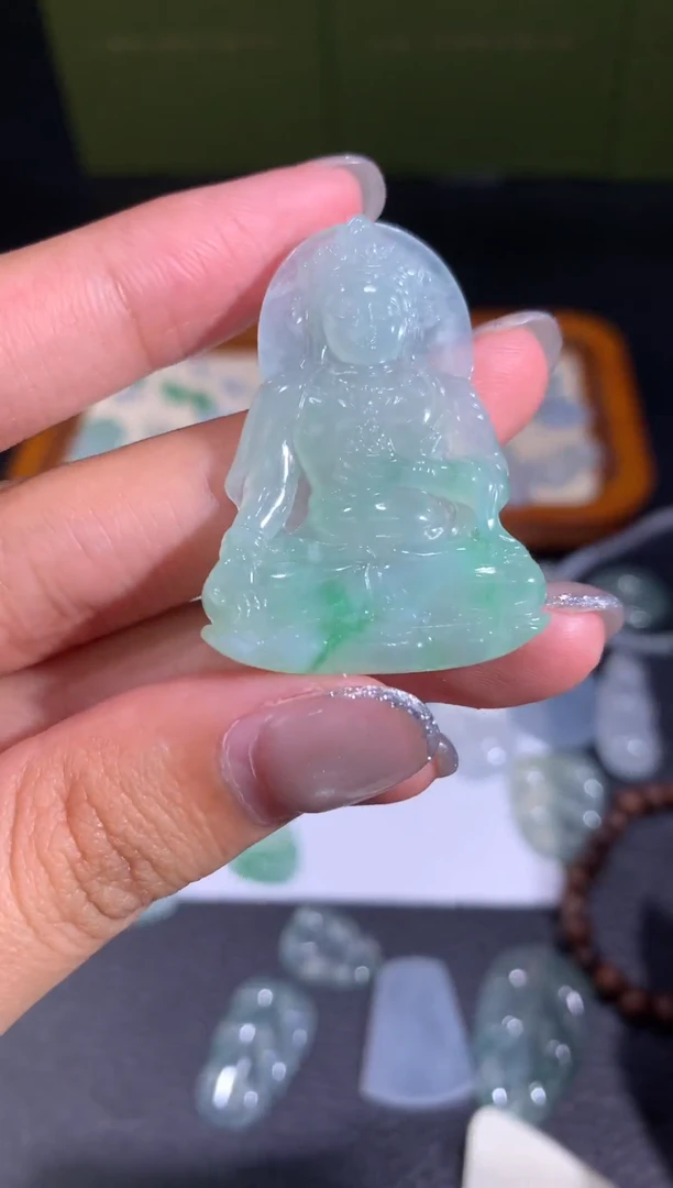 颈饰未镶嵌翡翠观音